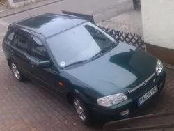 Grün metallic Gebraucht 2000 Mazda 323F Kleinwagen | 2.750 €