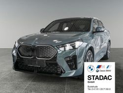 Grün (cape york grün (grün)) Gebraucht 2024 BMW iX2 M Sport SUV | 59.990 € (Etwas zu teuer)