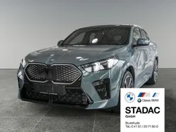 Grün (cape york grün (grün)) Gebraucht 2024 BMW iX2 M Sport SUV | 61.990 € (Teuer)