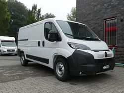 Grau Gebraucht 2024 Citroën Jumper Van / Kleinbus | 31.480 € (Fairer Preis)