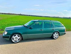 Grün Gebraucht 1993 Mercedes E220 Kombi | 10.000 €
