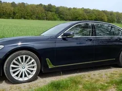 Blau Gebraucht 2015 BMW 750L Executive Limousine | 36.100 € (Fairer Preis)