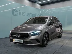 Grau Gebraucht 2023 Mercedes B200 Van / Kleinbus | 33.440 € (Teuer)