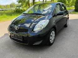 Brillantschwarz Gebraucht 2009 Toyota Yaris Cool Limousine | 6.499 € (Teuer)