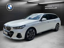Weiß Gebraucht 2024 BMW 520 Comfort Edition Kombi | 58.690 € (Fairer Preis)
