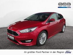 Rot Gebraucht 2015 Ford Focus Titanium Limousine | 9.980 € (Fairer Preis)