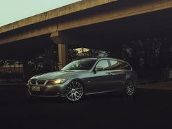 Grau Gebraucht 2010 BMW 325 Sport Line Kombi | 10.490 €