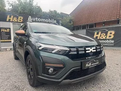 Grün Gebraucht 2024 Dacia Sandero Extreme Kleinwagen | 16.990 € (Guter Preis)