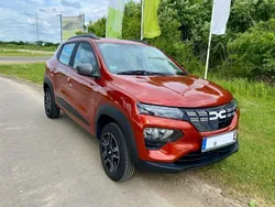 Rot Gebraucht 2023 Dacia Spring Essentiel Kleinwagen | 11.900 € (Fairer Preis)