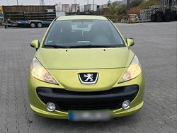 Grün Gebraucht 2007 Peugeot 207 Kleinwagen | 3.500 €