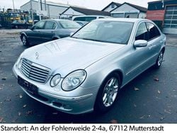 Silber Gebraucht 2005 Mercedes E350 Limousine | 2.490 €