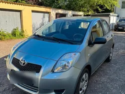 Grau Gebraucht 2007 Toyota Yaris Style Kleinwagen | 3.799 € (Fairer Preis)