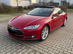 Rot Gebraucht 2013 Tesla Model S Kleinwagen | 15.499 € (Etwas zu teuer)