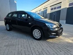 Schwarz Gebraucht 2016 Opel Astra Selection Kombi | 5.500 € (Fairer Preis)