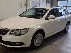 Weiß Gebraucht 2014 Skoda Superb Active Kombi | 5.619 € (Etwas zu teuer)