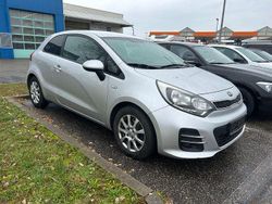 Silber Gebraucht 2015 Kia Rio 2 Limousine | 9.700 € (Etwas zu teuer)