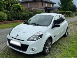 Weiß Gebraucht 2011 Renault Clio II Kleinwagen | 3.899 €