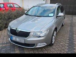 Grau Gebraucht 2014 Skoda Superb Kombi | 6.999 € (Fairer Preis)