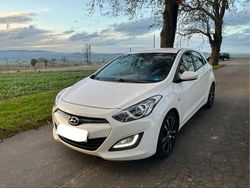 Weiß Gebraucht 2014 Hyundai i30 Limousine | 7.900 € (Fairer Preis)