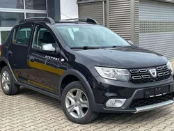 Perlmuttschwarz Gebraucht 2017 Dacia Sandero Prestige Kleinwagen | 8.900 € (Fairer Preis)