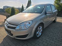 Beige Gebraucht 2007 Opel Astra Limousine | 3.350 € (Etwas zu teuer)