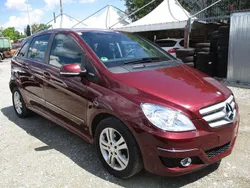 Rot Gebraucht 2010 Mercedes B180 Van / Kleinbus | 2.490 € (Superpreis)