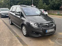 Silber Gebraucht 2011 Opel Zafira Van / Kleinbus | 2.500 € (Fairer Preis)