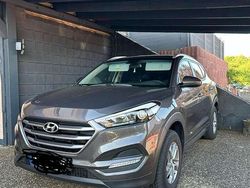Grau Gebraucht 2017 Hyundai Tucson Classic SUV | 13.000 € (Guter Preis)