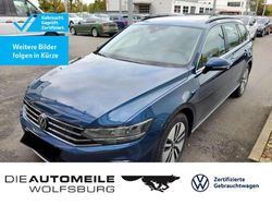Aquamarinblau metallic (metallic) Gebraucht 2021 VW Passat GTE Kombi | 21.690 € (Guter Preis)