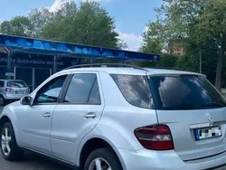 Silber Gebraucht 2006 Mercedes ML350 SUV | 9.999 €