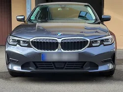 Grau Gebraucht 2019 BMW 320 Sport Line Limousine | 25.000 € (Etwas zu teuer)
