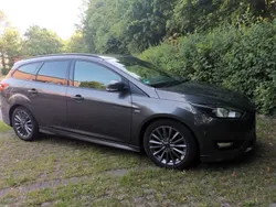 Grau Gebraucht 2017 Ford Focus ST-Line Kombi | 9.999 € (Fairer Preis)
