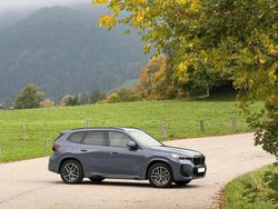 Grau Gebraucht 2023 BMW iX1 M Sport SUV | 45.000 € (Teuer)