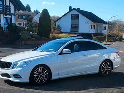 Weiß Gebraucht 2011 Mercedes E200 Coupé | 7.999 € (Superpreis)