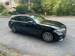 Schwarz Gebraucht 2020 BMW 320 M Sport Kombi | 26.800 € (Fairer Preis)