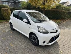 Weiß Gebraucht 2014 Toyota Aygo Cool Kleinwagen | 4.780 € (Fairer Preis)