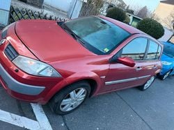 Rot Gebraucht 2004 Renault Mégane II Kleinwagen | 1.400 € (Guter Preis)