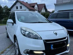 Weiß Gebraucht 2012 Renault Scénic III Expression Van / Kleinbus | 4.299 € (Etwas zu teuer)