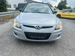 Silber Gebraucht 2010 Hyundai i30 Kleinwagen | 1.650 € (Fairer Preis)