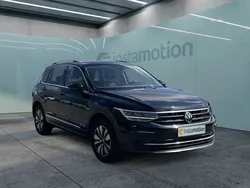 Schwarz Gebraucht 2024 VW Tiguan Move SUV | 31.640 € (Guter Preis)