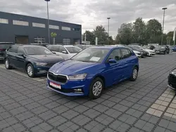 Blau Gebraucht 2023 Skoda Fabia Selection Limousine | 15.790 € (Guter Preis)