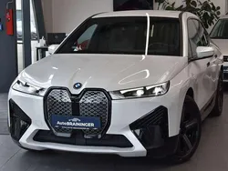 Mineralweiss Gebraucht 2022 BMW iX Sport Line SUV | 41.800 € (Guter Preis)