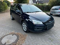 Blau Gebraucht 2007 Ford Focus Kombi | 1.790 € (Teuer)