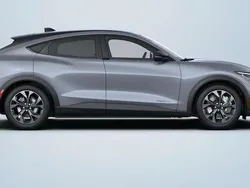 Glacier gray 3c / gray mist Neu 2025 Ford Mustang Mach-E Extended Range SUV | 51.600 € (Fairer Preis)