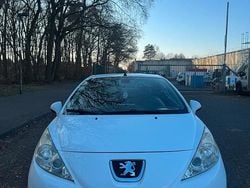 Weiß Gebraucht 2010 Peugeot 207 CC Cabrio | 2.300 € (Guter Preis)