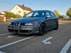 Grau Gebraucht 2005 Seat Leon Limousine | 2.999 € (Teuer)