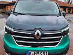 Grau Gebraucht 2024 Renault Trafic Van / Kleinbus | 42.700 € (Fairer Preis)