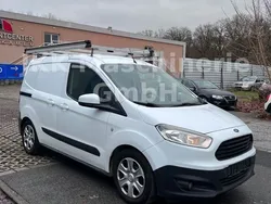 Weiß Gebraucht 2014 Ford Transit Trend Van / Kleinbus | 5.831 €