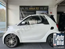 Weiß Gebraucht 2018 Smart ForTwo Cabrio Brabus Cabrio | 30.800 € (Teuer)