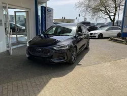 Agateblack metallic (schwarz) schwarz Gebraucht 2025 Ford Focus ST Kombi | 40.990 € (Teuer)